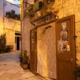 Questa zona di Bari Vecchia d�altronde � piena di sottani, le piccole abitazioni poste a piano a terra caratteristiche del centro storico
